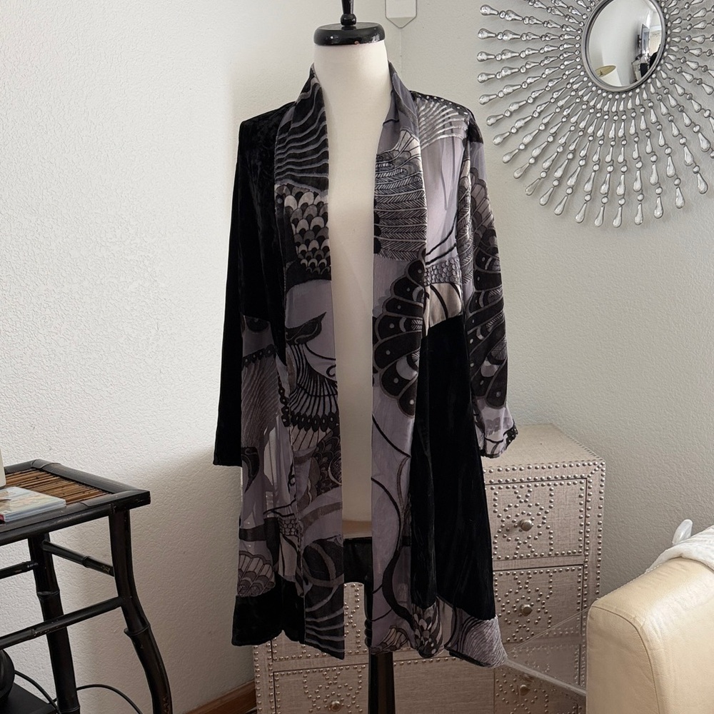 Chico's Elegant Black and Gray Kimono